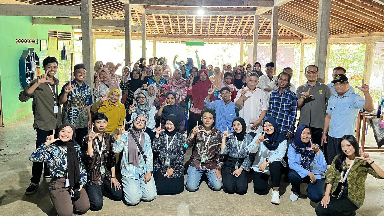 Dokumentasi bersama setelah pelaksanaan Sosialisasi dan Pelatihan Pembuatan Pupuk Organik serta Program Satu Bibit Satu Rumah. (doc. KKN UMBY Kelompok 45)