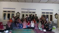 Dokumentasi bersama setelah pelaksanaan kegiatan sosialisasi bertajuk “Cerdas Digital: Waspada Penipuan Online di Era Internet” di Desa Gatak, Kecamatan Ngawen, Kabupaten Klaten, pada (6/8/2025). (doc. pribadi)