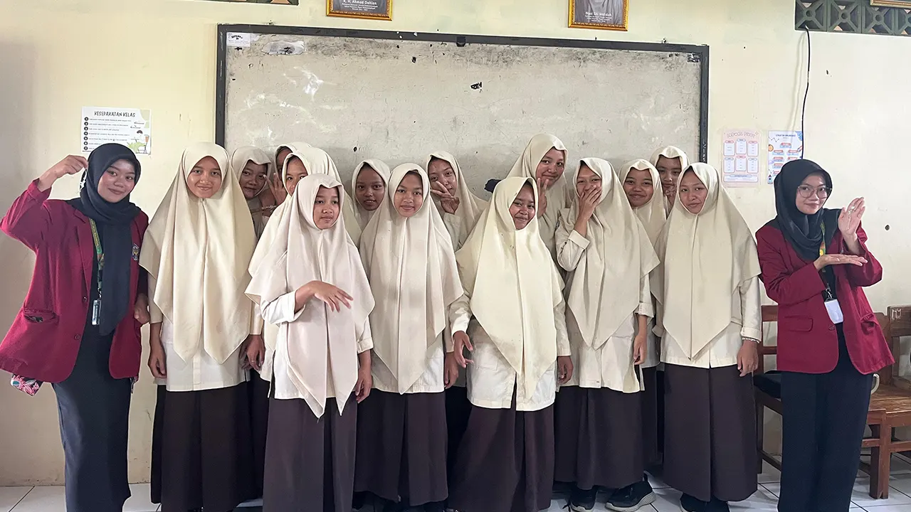 Dokumentasi bersama setelah pelaksanaan kelas kreatif wirausaha. (doc. pribadi)