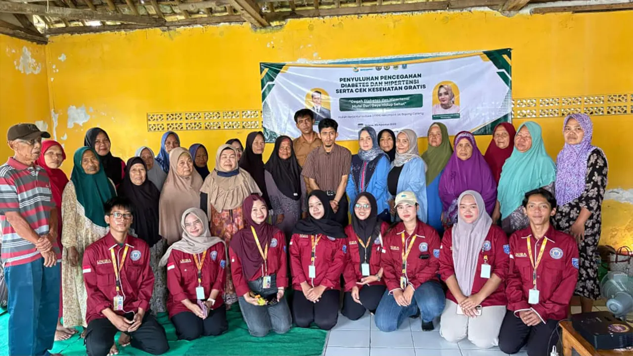 Dokumentasi bersama setelah pelaksanaan penyuluhan pencegahan diabetes dan hipertensi serta cek kesehatan gratis. (doc. KKM 66 UNIBA)