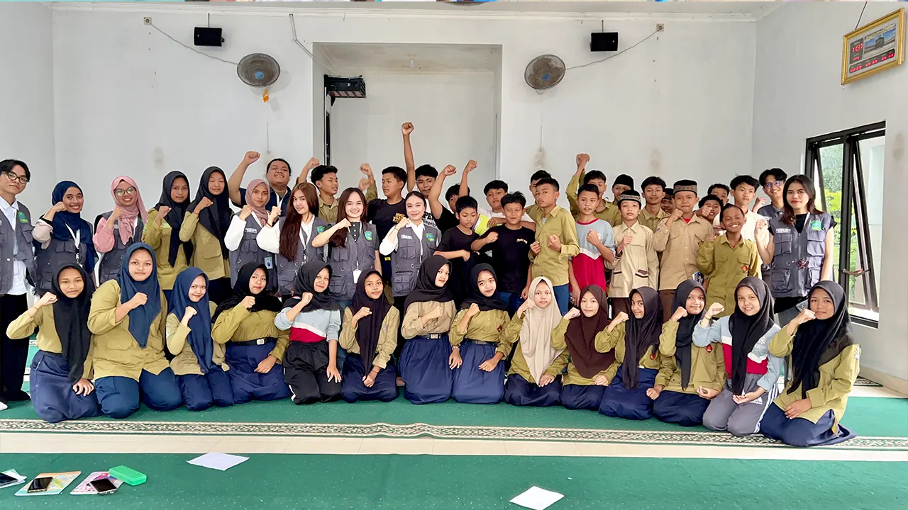 Dokumentasi bersama setelah pelaksanaan psikoedukasi di SMP Muhammadiyah 2 Kreatif Dlingo. (Doc. KKN-PPM 35 Universitas Mercu Buana Yogyakarta 2025)