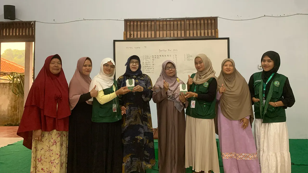 Dokumentasi bersama setelah salurkan 102 Juz ‘Amma dan Yasin ke Lembaga Pendidikan Islam. (doc. KKM 55 UNIBA)