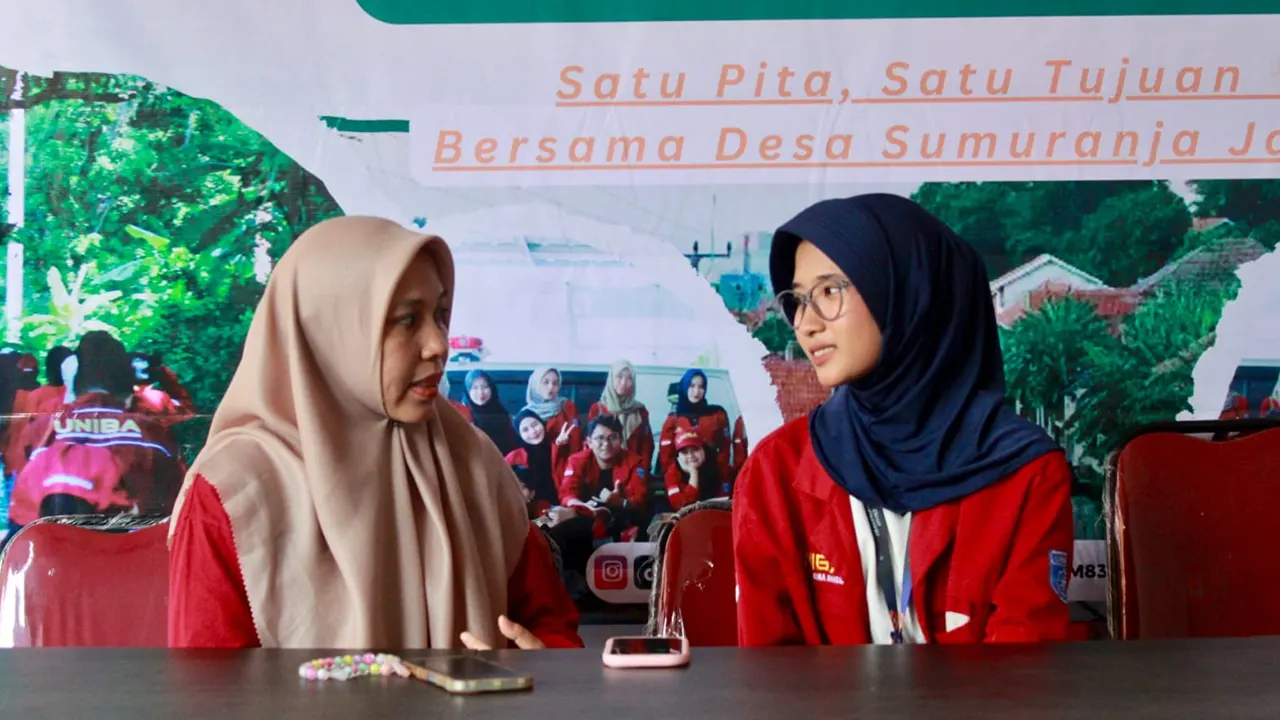 
Dokumentasi saat wawancara kepada ketua UMKM SUMBER SIP, Jumat (01/08/2025). (doc. Tria Mahasiswa KKM Kelompok-83/UNIBA)
