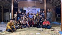Foto bersama KKN Kelompok 65 UNS dengan perangkat desa, karangtaruna warga Dukuh Sosogan usai pelaksanaan program pembuatan sensor pendeteksi api sederhana. Rejosari, Gondangrejo, Karanganyar (22/07/2025). (doc. KKN Kelompok 65 UNS) Foto bersama KKN Kelompok 65 UNS dengan perangkat desa, karangtaruna warga Dukuh Sosogan usai pelaksanaan program pembuatan sensor pendeteksi api sederhana. Rejosari, Gondangrejo, Karanganyar (22/07/2025). (doc. KKN Kelompok 65 UNS)