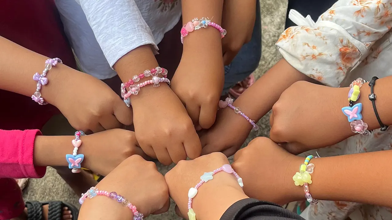 Hasil kerajinan berupa gelang dari manik-manik. (doc. pribadi)