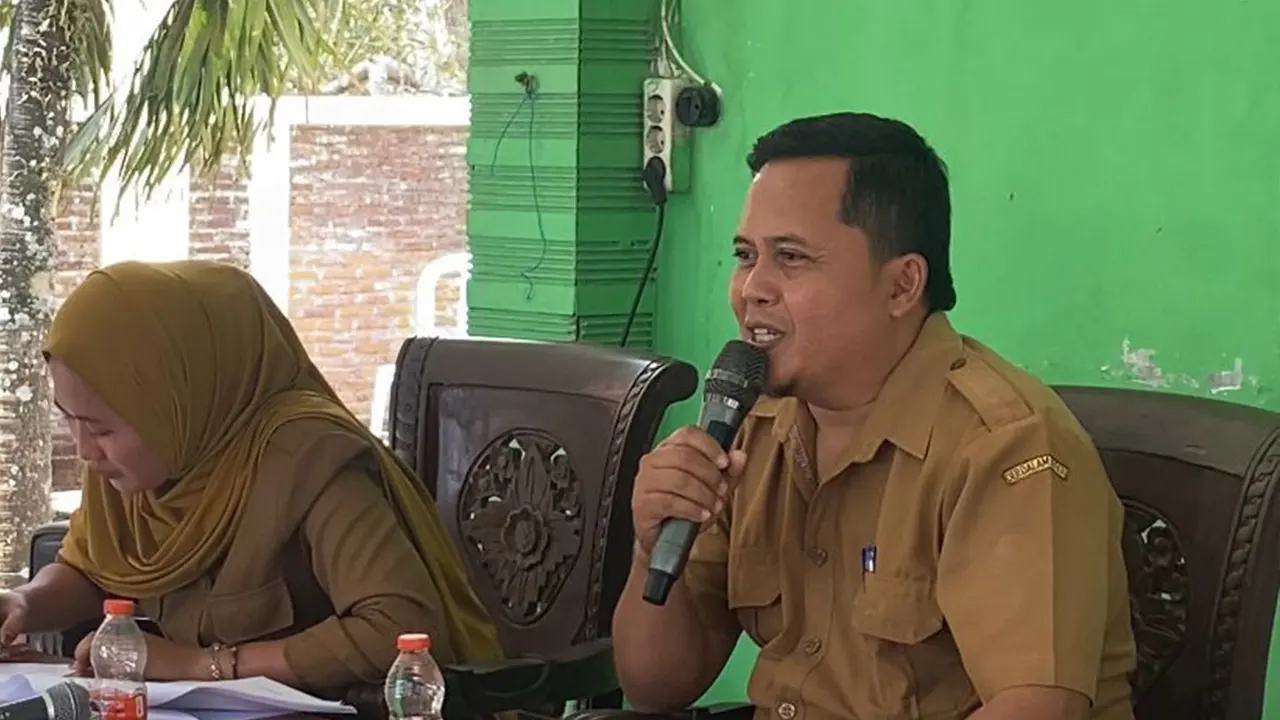 Kepala Desa Soko saat menyambut baik inisiatif pembentukan Pokdarwis Desa Soko. (doc. KKNTK 25 UNIGORO)