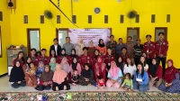 Mahasiswa KKM 55 UNIBA bersama warga Desa Jatimulya usai penyuluhan pentingnya buku nikah di Mushola At-Taqwa, Kampung Ciseke, Selasa (14/8/2025). (doc. KKM 55 UNIBA)U Mahasiswa KKM 55 UNIBA bersama warga Desa Jatimulya usai penyuluhan pentingnya buku nikah di Mushola At-Taqwa, Kampung Ciseke, Selasa (14/8/2025). (doc. KKM 55 UNIBA)