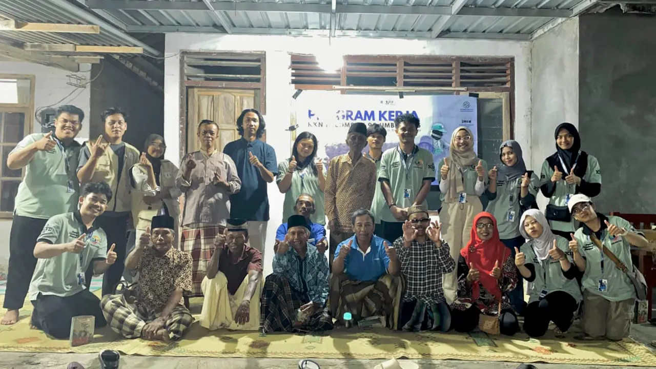 Mahasiswa KKN PPM UMBY Kelompok 92 hadir membawa inovasi untuk Dusun Tlogo! Bersama Kelompok Ternak dan Kelompok Wanita Tani, mereka menggelar sosialisasi pengendalian hama sekaligus pelatihan pembuatan pupuk kompos dari limbah ternak sebagai langkah mendukung pertanian ramah lingkungan. (doc. KKN PPM UMBY Kelompok 92 )