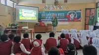 Mahasiswa KKN saat memaparkan materi pada kegiatan Sosialisasi Anti Bullying di SDN Soko 1, Desa Soko, Kecamatan Temayang, Kabupaten Bojonegoro, Selasa (12/8/2025). (doc. KKN 55 Unugiri) Mahasiswa KKN saat memaparkan materi pada kegiatan Sosialisasi Anti Bullying di SDN Soko 1, Desa Soko, Kecamatan Temayang, Kabupaten Bojonegoro, Selasa (12/8/2025). (doc. KKN 55 Unugiri)