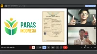 Mahasiswa Universitas Amikom Yogyakarta, Abdul Sapri (kanan bawah), bersama Founder Paras Indonesia, Herman (kanan atas), dalam seremoni virtual penyerahan Hak Kekayaan Intelektual (HKI) logo baru Paras Indonesia pada (9/8/2025). (doc. pribadi) Mahasiswa Universitas Amikom Yogyakarta, Abdul Sapri (kanan bawah), bersama Founder Paras Indonesia, Herman (kanan atas), dalam seremoni virtual penyerahan Hak Kekayaan Intelektual (HKI) logo baru Paras Indonesia pada (9/8/2025). (doc. pribadi)