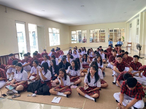Para Siswa Kelas X yang menjadi peserta seminar di Gedung Aula SMA Tarakanita (6/8/2025). (doc. pribadi)