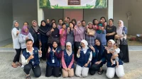Para peserta pelatihan antusias mengikuti kegiatan yang dilaksanakan di Balai RT 8 Desa Tambakan. (doc. KKN 107 UNS) Para peserta pelatihan antusias mengikuti kegiatan yang dilaksanakan di Balai RT 8 Desa Tambakan. (doc. KKN 107 UNS)