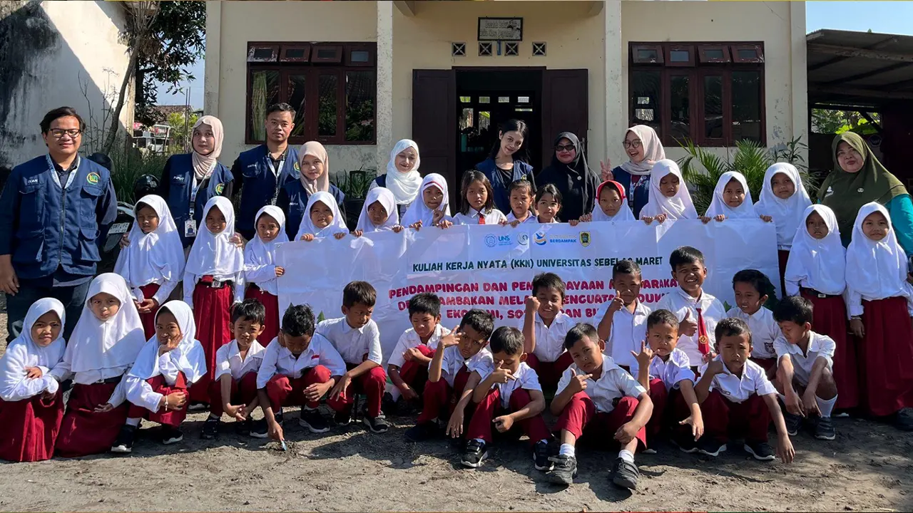 Para peserta pelatihan antusias mengikuti kegiatan yang dilaksanakan di SDN 3 Tambakan. (doc. KKN 107 UNS)