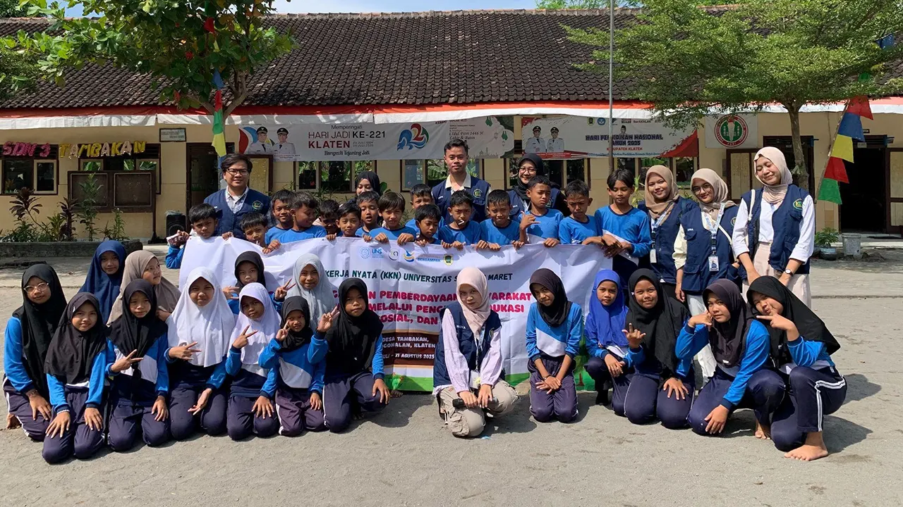 Para peserta pelatihan antusias mengikuti kegiatan yang dilaksanakan di SDN 3 Tambakan. (doc. KKN 107 UNS)