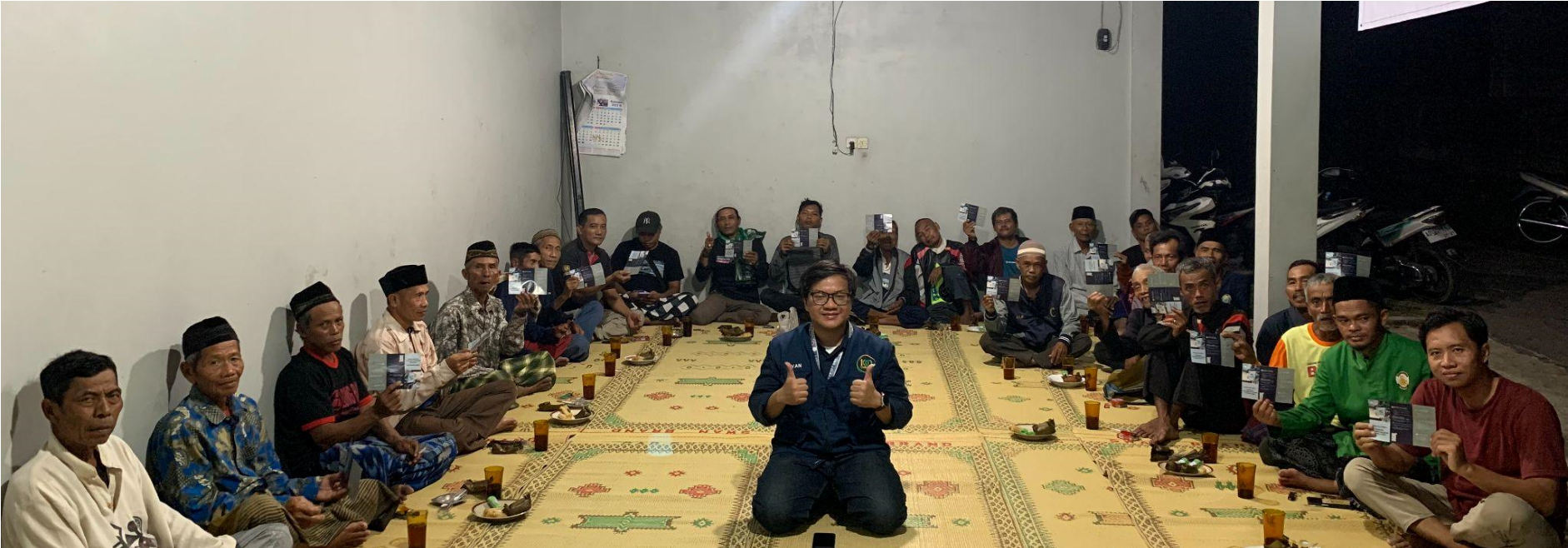 Para peserta sosialisasi antusias mengikuti kegiatan yang dilaksanakan di Balai RT 08 Desa Tambakan. (doc. KKN 107 UNS)