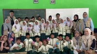Pelaksanaan Program "Jelajah Aksara Jawa: Kenali Hurufnya, Buat Karyanya" di MI GUPPI Desa Sumberwulan, Kecamatan Selomerto, Kabupaten Wonosobo (23/7/2025). (doc. KKN 368 UNS)