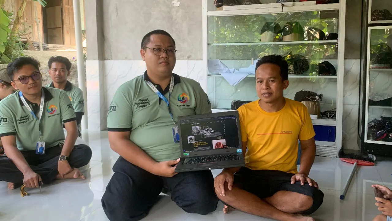 Serah terima hasil pembuatan website untuk UMKM Pateh Blankon. (doc. KKN-PPM UMBY 139)