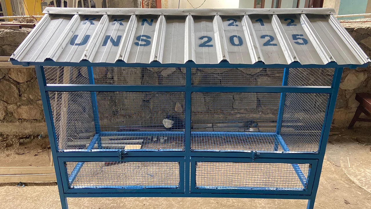 Tampilan bak sampah kreasi dari KKN 212 UNS. (doc. KKN 212 UNS)