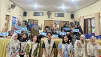 Tim KKN UNS 146 foto Bersama pelaku UMKM desa Jiwan setelah melaksanakan sosialisasi foto produk dan pendaftaran google maps. (doc. KKN 146 UNS) Tim KKN UNS 146 foto Bersama pelaku UMKM desa Jiwan setelah melaksanakan sosialisasi foto produk dan pendaftaran google maps. (doc. KKN 146 UNS)