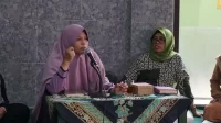 Ustadzah Desi Fitri, S.Pd., M.A saat menyampaikan ceramah. (doc. KKN 132 UMBY)