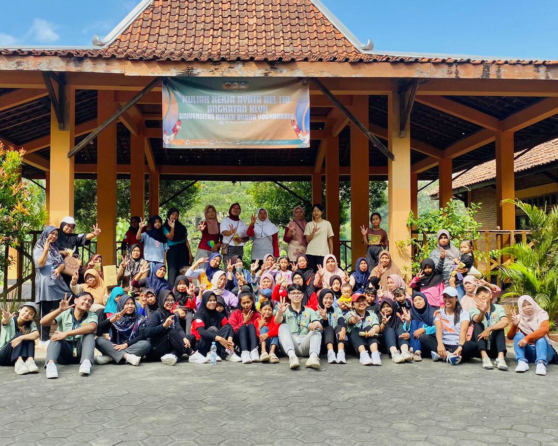 Dokumentasi bersama setelah pelaksanaan kegiatan Senam Sehat Bersama. (doc. KKN 118 UMBY)