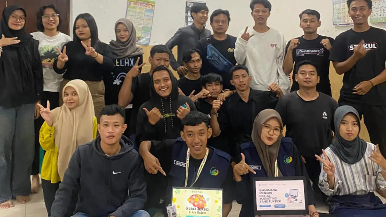 Dokumentasi bersama setelah pelaksanaan Workshop Digital Marketing: Strategi Branding dan Promosi serta Sosialisasi Jiwa Wirausaha dengan tema “Pemuda Inovatif, Desa Produktif” di Desa Pepe. (doc. pribadi)