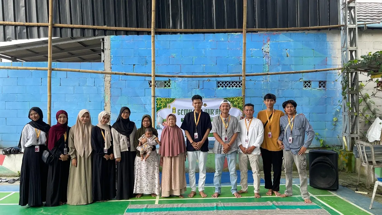 Dokumentasi bersama acara “Gemilang Qur’an” di Desa Pamarayan, Serang, Jumat (15/8/2025).  (doc. KKM 75 UNIBA)
