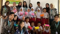Dokumentasi bersama setelah pelaksanaan sosialisasi bertema hidup hemat sejak dini bersama siswa kelas 3 SD Negeri 1 Duwet, Kecamatan Ngawen, Kabupaten Klaten, pada Selasa (29/7/2025). (doc. pribadi)