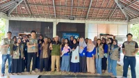 Dokumentasi bersama setelah pelaksanaan program bertajuk “Limbah Bukan Musuh, Tapi Tanggung Jawab: Membentuk Budaya Bersih di Masyarakat” di Dusun Sompok, Kabupaten Bantul (28/7/2025). (doc. KKN-PPM 87 UMBY)