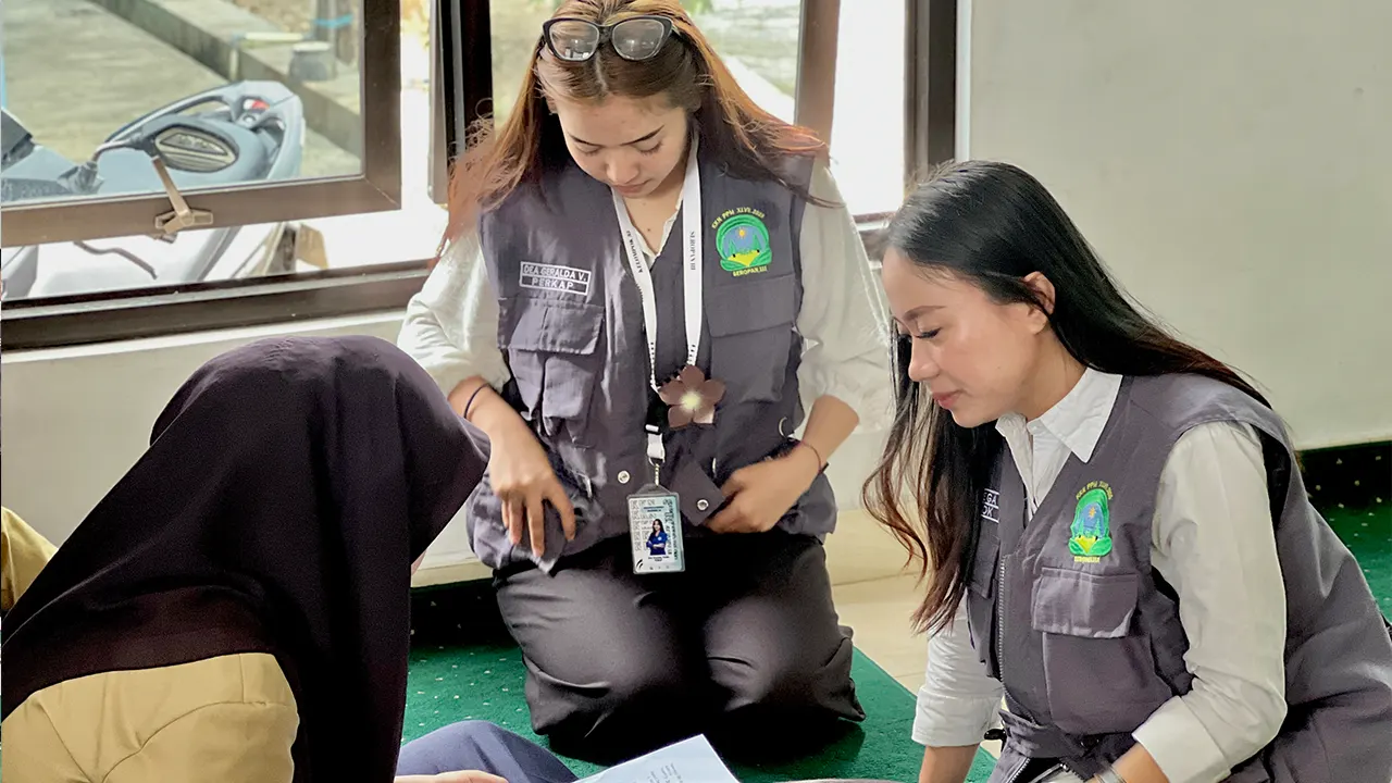 Mahasiswa KKN-PPM 35 UMBY memberikan pendampingan psikoedukasi kepada siswa SMP Muhammadiyah 2 Kreatif Dlingo untuk meningkatkan kesadaran diri dan membentuk karakter positif. (Doc. KKN-PPM 35 Universitas Mercu Buana Yogyakarta 2025)