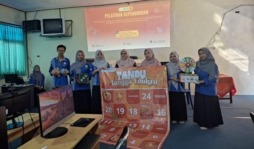 Mahasiswa Magang Kependidikan Terintegrasi FKIP UNTIDAR 2025 saat memperkenalkan media ajar inovatif berupa Makaryo, Tandu, dan Roket di SMPN 6 Magelang. (doc. pribadi) Mahasiswa Magang Kependidikan Terintegrasi FKIP UNTIDAR 2025 saat memperkenalkan media ajar inovatif berupa Makaryo, Tandu, dan Roket di SMPN 6 Magelang. (doc. pribadi)