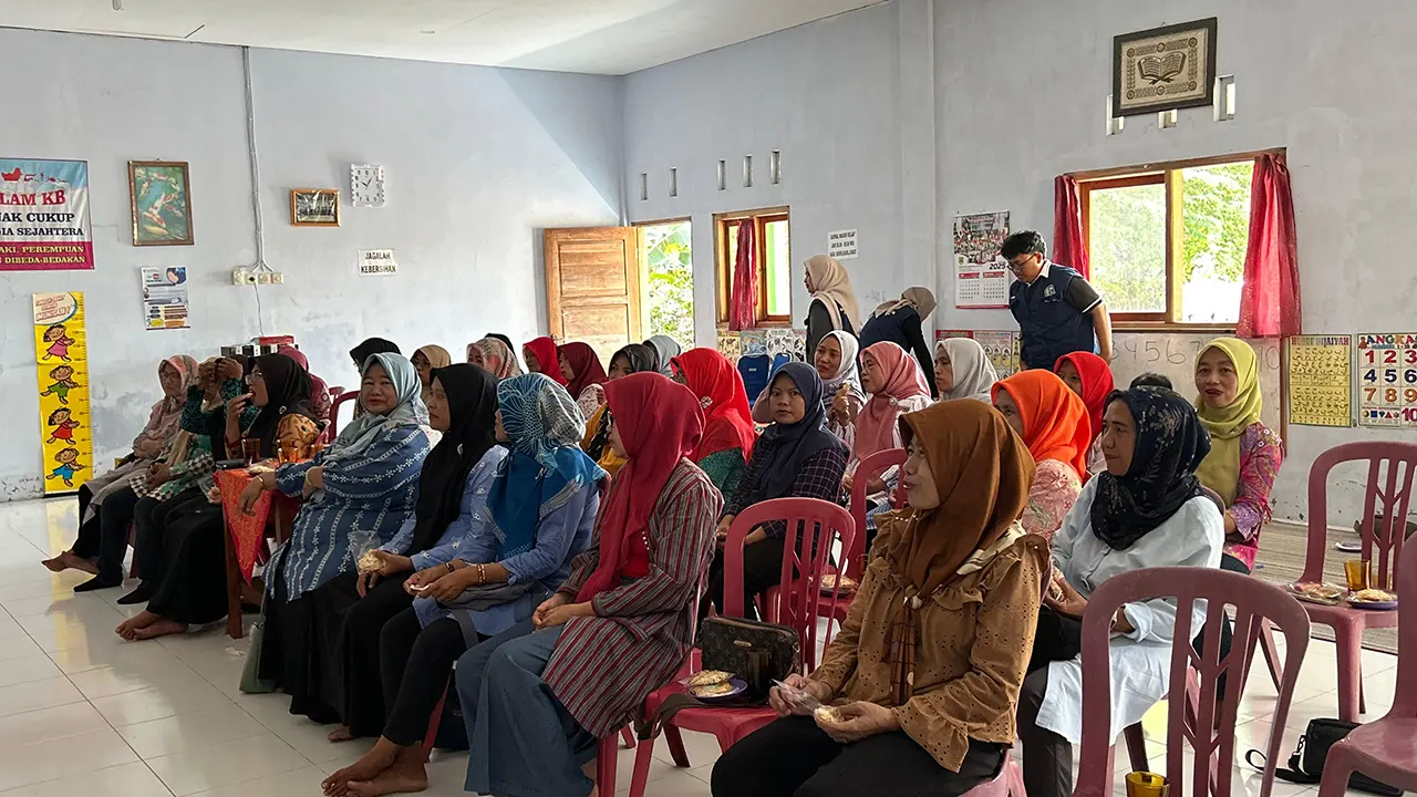 Antusias para peserta workshop pengolahan minyak jelantah menjadi lilin aromaterapi. (doc. KKN 318 UNS)