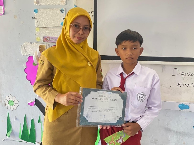 Apresiasi Keaktifan Siswa dalam Kegiatan Lomba StoryTelling Kunjungan Literasi. (doc. KKN Literasi 170 UNS)