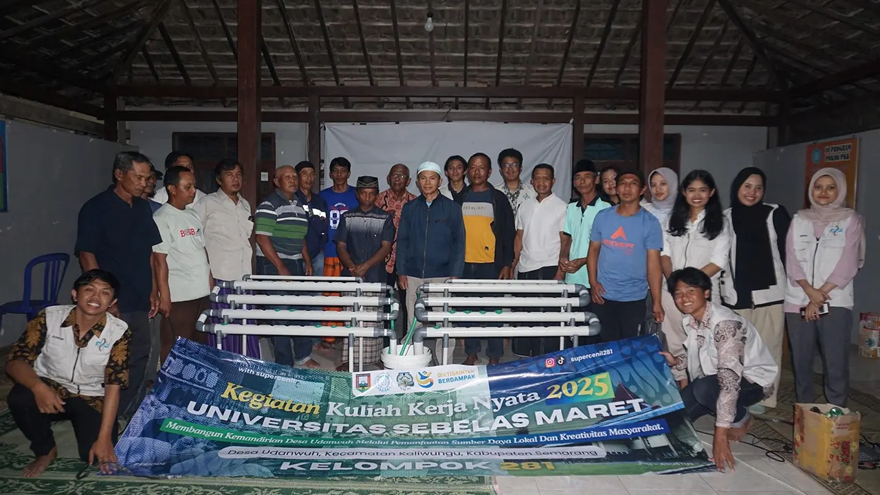 Dokumentasi bersama setelah pelaksanaan sosialisasi hidroponik bersama Bapak Andreas Pandjaitan, selalu narasumber dari bidang pertanian. (doc. KKN 281 UNS)