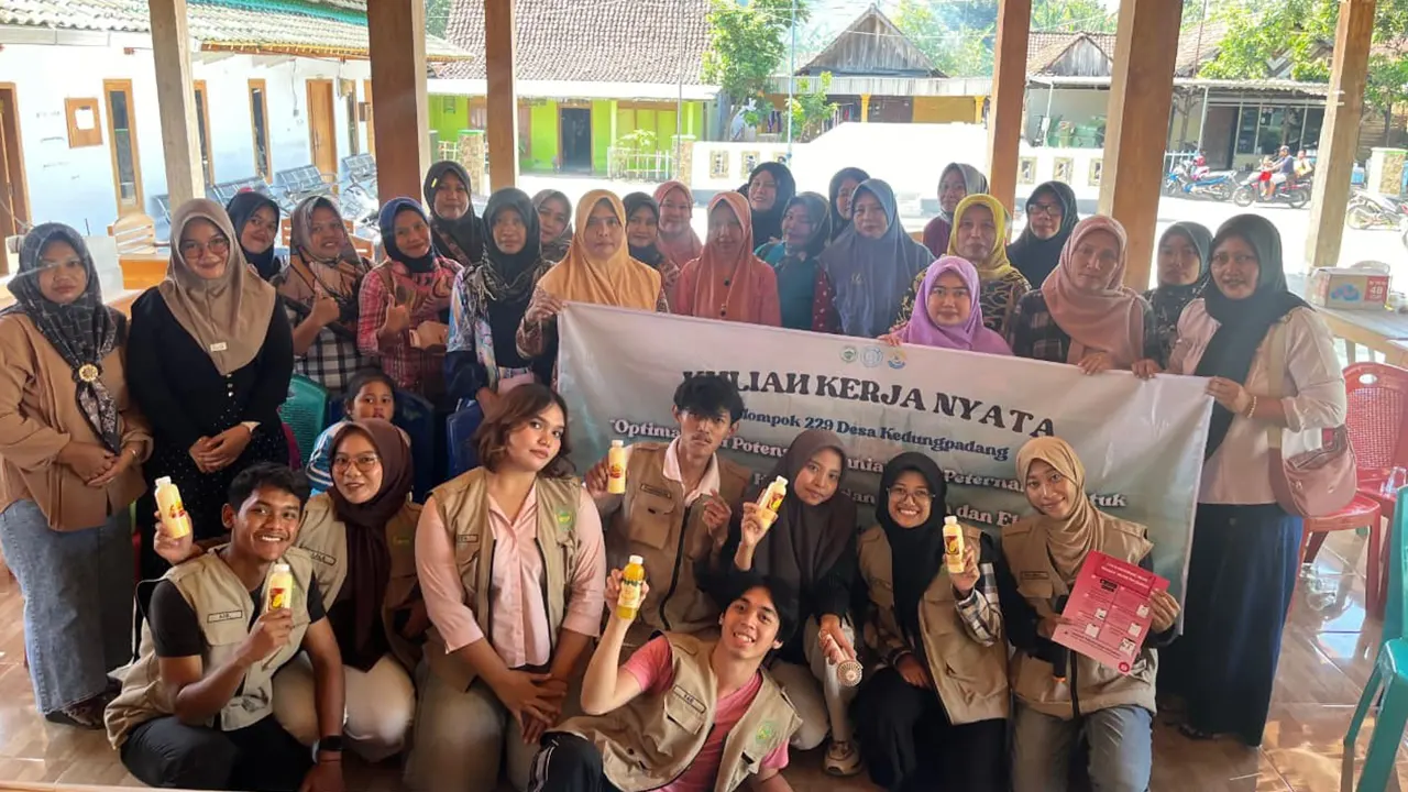 Foto Bersama Peserta Kegiatan Edukasi, Workshop, dan Branding Jagung Jagoan “Jagung jadi Olahan Andalan”. (doc. KKN UNS 229)