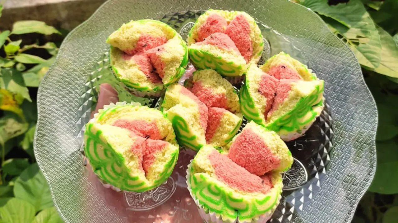 Hasil olahan bolu kukus bergizi dari daun kelor. (doc. KKN 367 UNS)