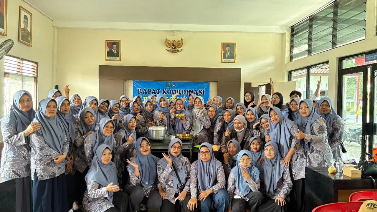 Kegiatan pelatihan pengolahan kulit pisang menjadi nugget bersama dengan PKK Desa Kaligending. (doc. Pribadi)