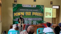 Mahasiswa KKN UNS Kelompok 92 memberikan pemaparan materi tentang pembuatan pupuk organik cair kepada warga Desa Prigi, Kecamatan Pejagoan, Kebumen, dalam kegiatan sosialisasi pertanian ramah lingkungan, Sabtu (2/8/2025). (doc. KKN UNS Kelompok 92) Mahasiswa KKN UNS Kelompok 92 memberikan pemaparan materi tentang pembuatan pupuk organik cair kepada warga Desa Prigi, Kecamatan Pejagoan, Kebumen, dalam kegiatan sosialisasi pertanian ramah lingkungan, Sabtu (2/8/2025). (doc. KKN UNS Kelompok 92)