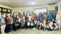Mahasiswa KKN UNS Kelompok 81 menggelar kegiatan Sosialisasi Tanggap Bencana Longsor) di Balai Desa Ngledoksari. (doc. KKN 81 UNS)
