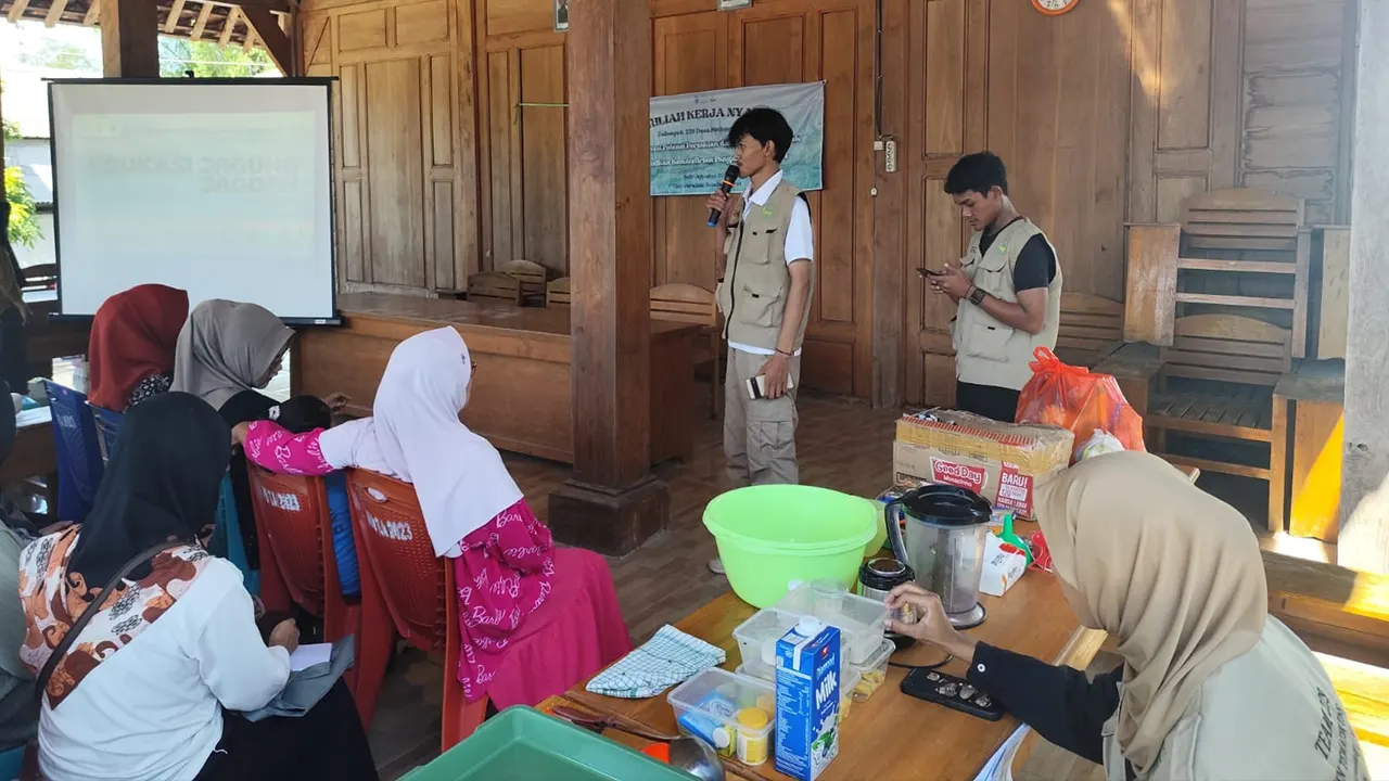 Pemberian Materi Edukasi Olahan Jagung. (doc. KKN UNS 229)