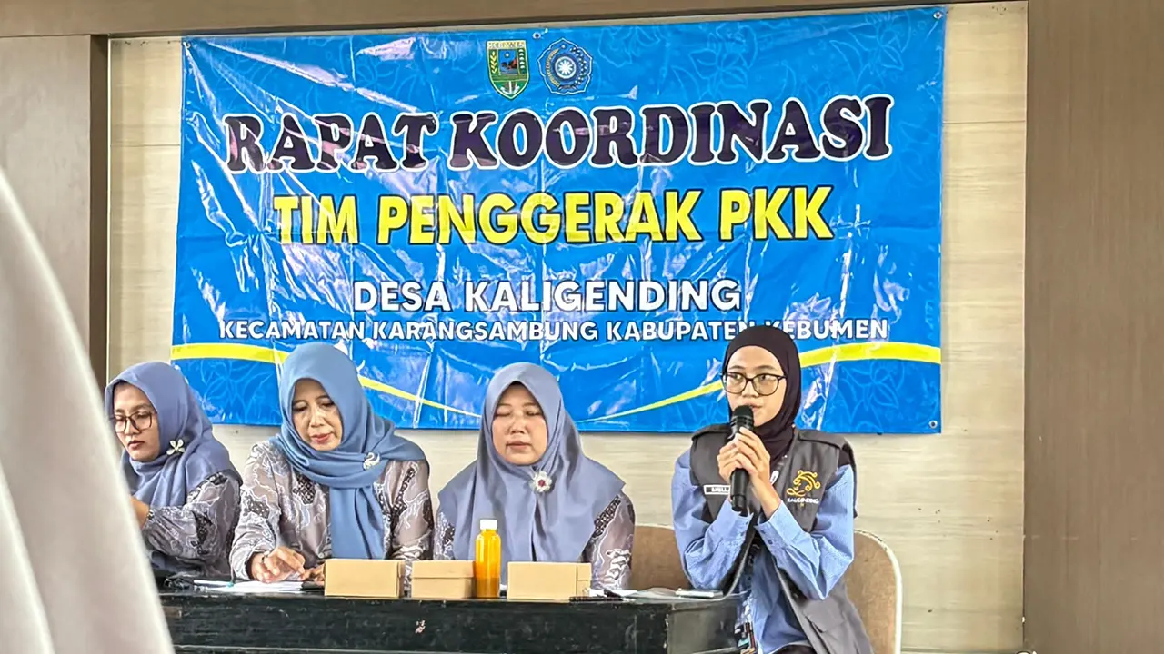 Penjelasan manfaat kulit pisang oleh perwakilan mahasiswa KKN 86 UNS. (doc. Pribadi)