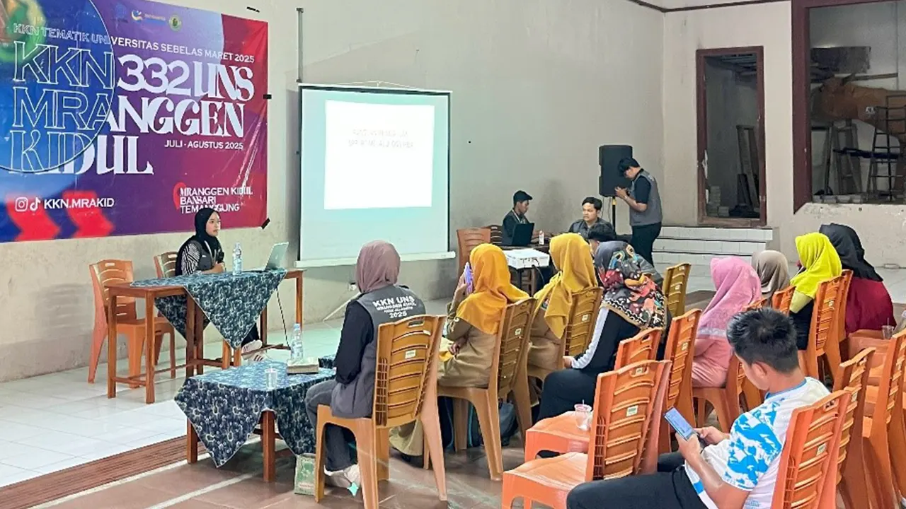 Suasana workshop pendampingan SPP-IRT yang digelar mahasiswa KKN UNS bersama pelaku UMKM di Gedung Serbaguna Desa Mranggen Kidul. (doc. KKN 332 UNS)