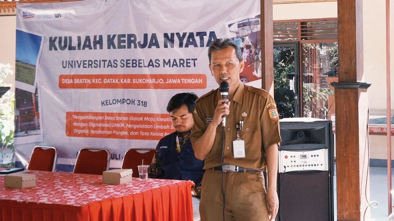 Sutopo Indriyanto, S.TP, Pelaksana Tugas Sekretaris Dinas Pangan Kabupaten Sukoharjo, saat menjelaskan konsep B2SA. (doc. KKN 318 UNS)