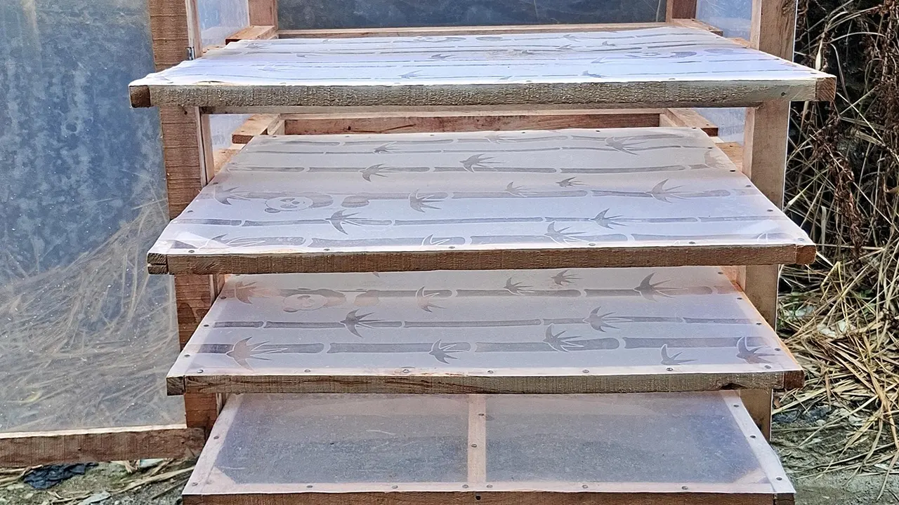 Tampilan alat pengering rengginang berbasis tenaga surya. (doc. KKM 85 UNIBA)