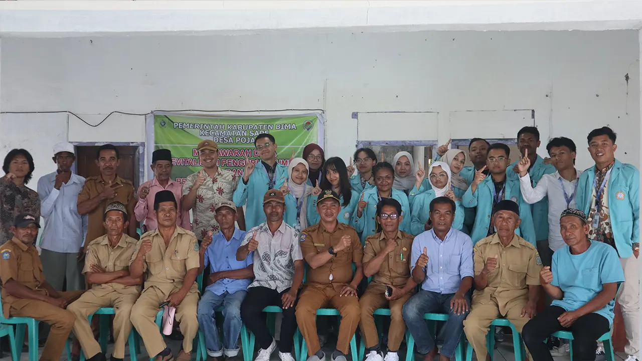 Upacara penerimaan mahasiswa KKN 2 UNS. (doc. KKN 2 UNS)