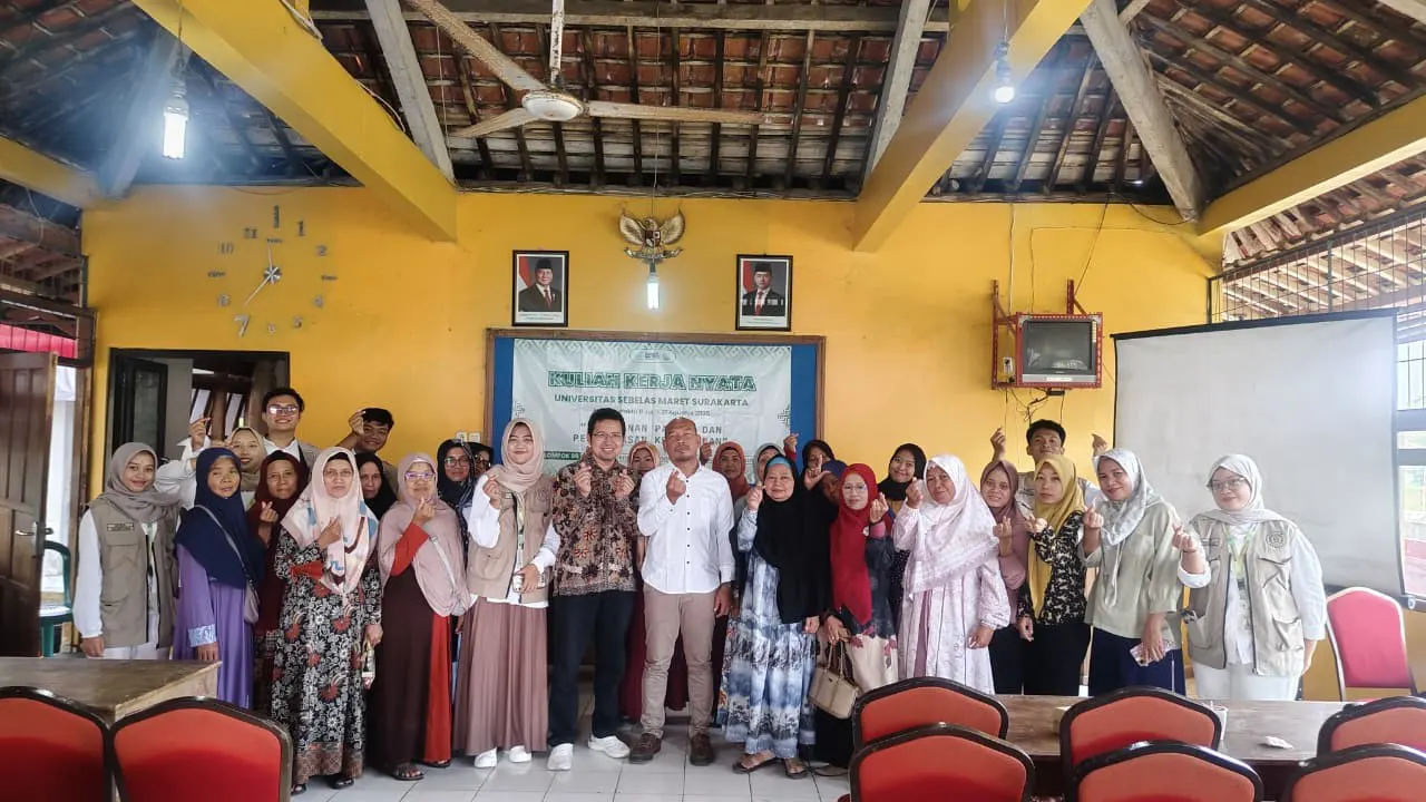 Workshop digitalisasi UMKM (13/8/2025), Balai Desa Wonokromo. (doc. KKN 98 UNS)