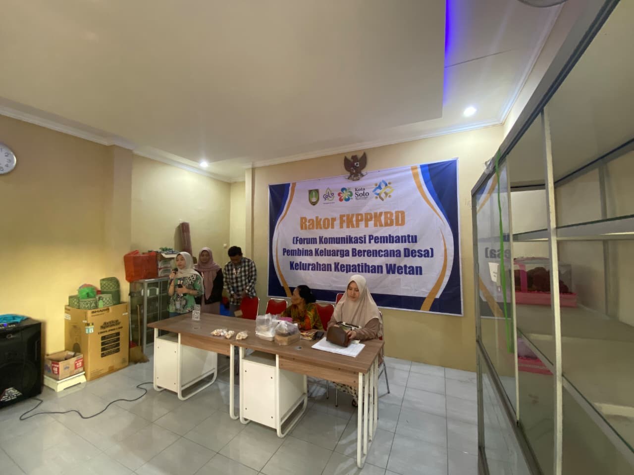 Pelaksanaan sosialisasi program QR Code Tanaman Lokal di Kelurahan Kepatihan Wetan, Kecamatan Jebres, Kota Surakarta. (doc. KKN 131 UNS)