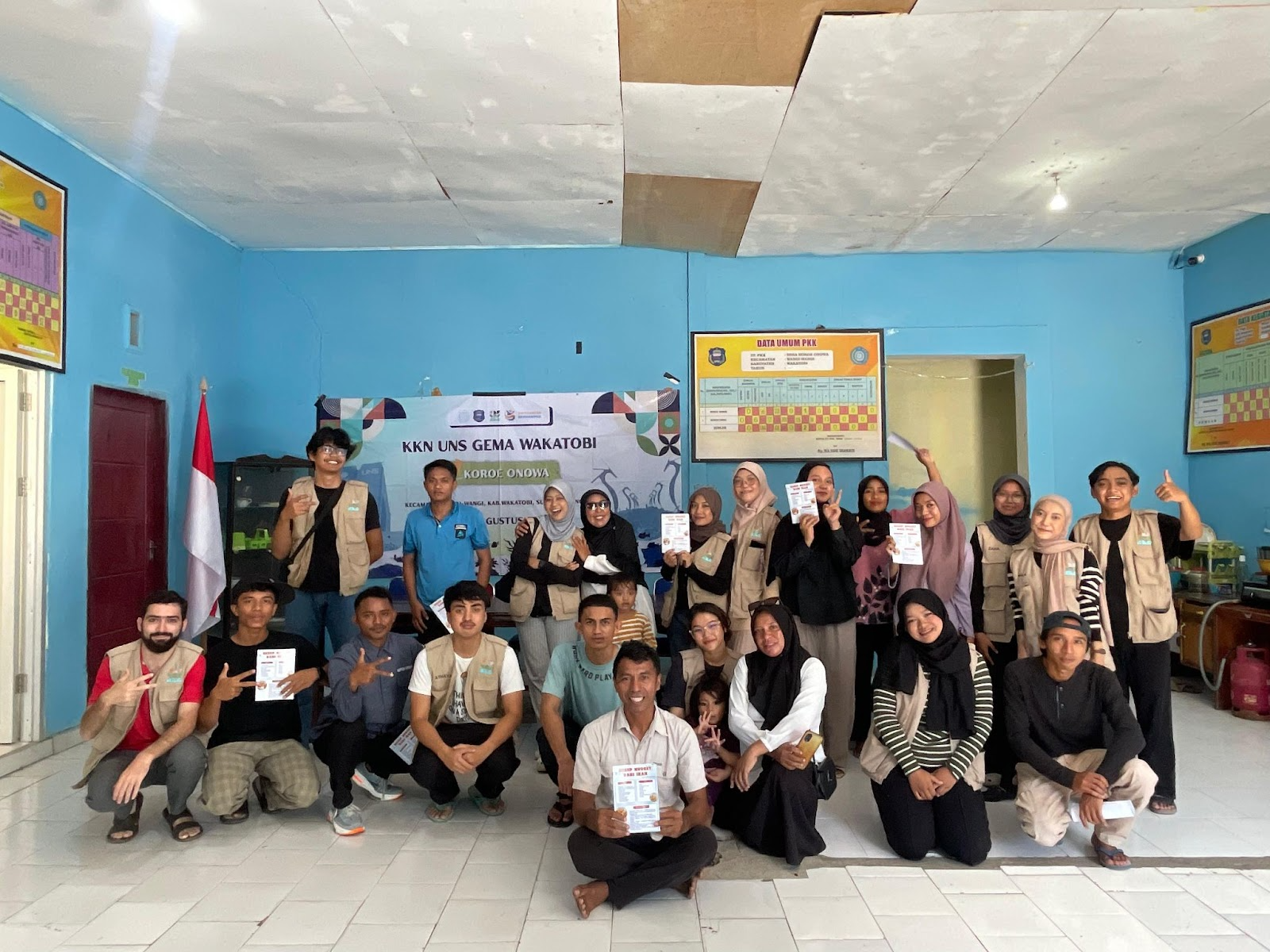 KKN UNS melakukan kegiatan pelatihan pembuatan nugget ikan tuna bersama warga Desa Koroe Onowa, Kecamatan Wangi-Wangi, Kabupaten Wakatobi, Rabu (30/7/2025). (doc. KKN Gema Wakatobi)