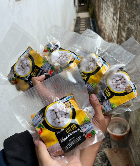 Produk hasil inovasi PPK Ormawa BEM FKEP UNEJ bersama masyarakat Desa PugerKulon berupa “Cilok Lemuru Kelor” . (doc. PPK Ormawa BEM FKEP UNEJ)