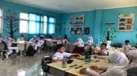 Suasana belajar interaktif di salah satu ruang kelas Sekolah Dasar, di mana siswa tampak antusias mengikuti kegiatan pembelajaran. (doc. pribadi) Suasana belajar interaktif di salah satu ruang kelas Sekolah Dasar, di mana siswa tampak antusias mengikuti kegiatan pembelajaran. (doc. pribadi)